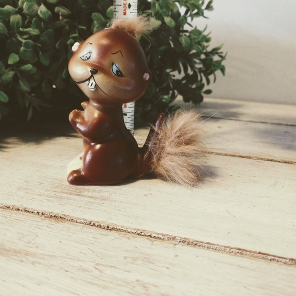 Enesco Vtg Hairy Furry Chipmunk Judgemental Beaver Figurine Kitschy Home Decor - Picture 2 of 6